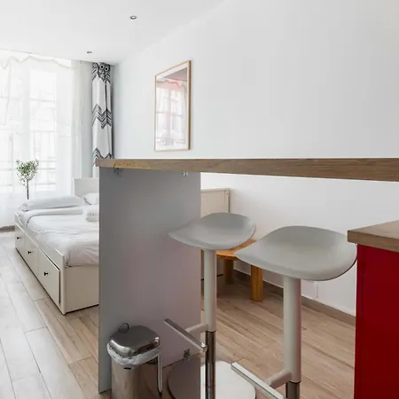 Charmant Studio Dans Un Immeuble 5 *