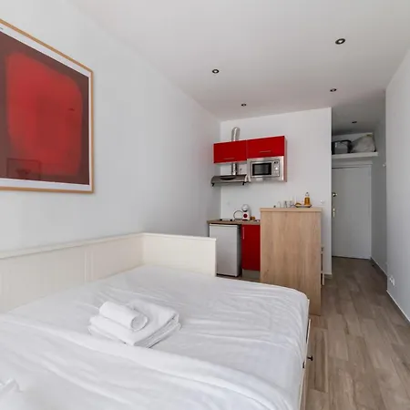 Charmant Studio Dans Un Immeuble 5 *